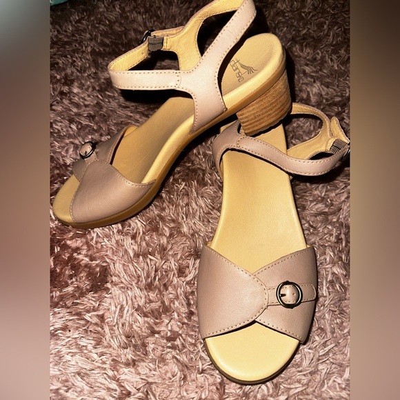 NWOT Dansko Tessie ballet Beige block heel Sandals 40 spring summer vacation - Picture 1 of 8